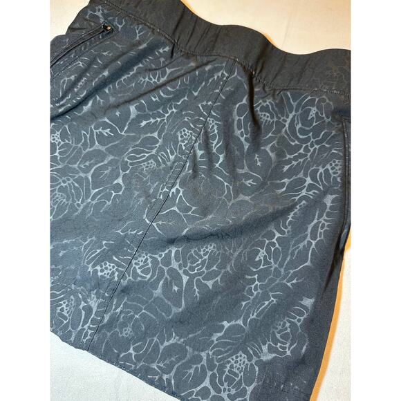 Orvis Woman's Active Skort Black Floral Size Small - Picture 2 of 7